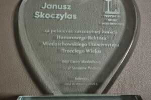 prof. Janusz Skoczylas odebrał nagrodę „Przyjaciel Gminy Miedzichowo”